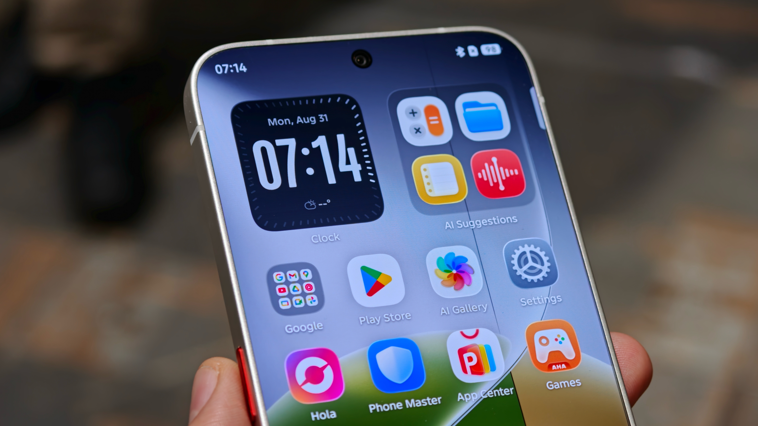 Hands-on with the Tecno bezel-free smartphone at IFA 2026