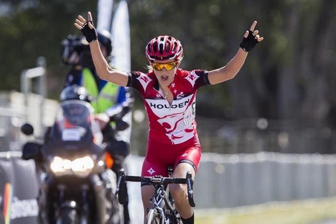 Miranda Griffiths (Holden Women) celebrates her victory on Stage 1 of the Battle on the Border
