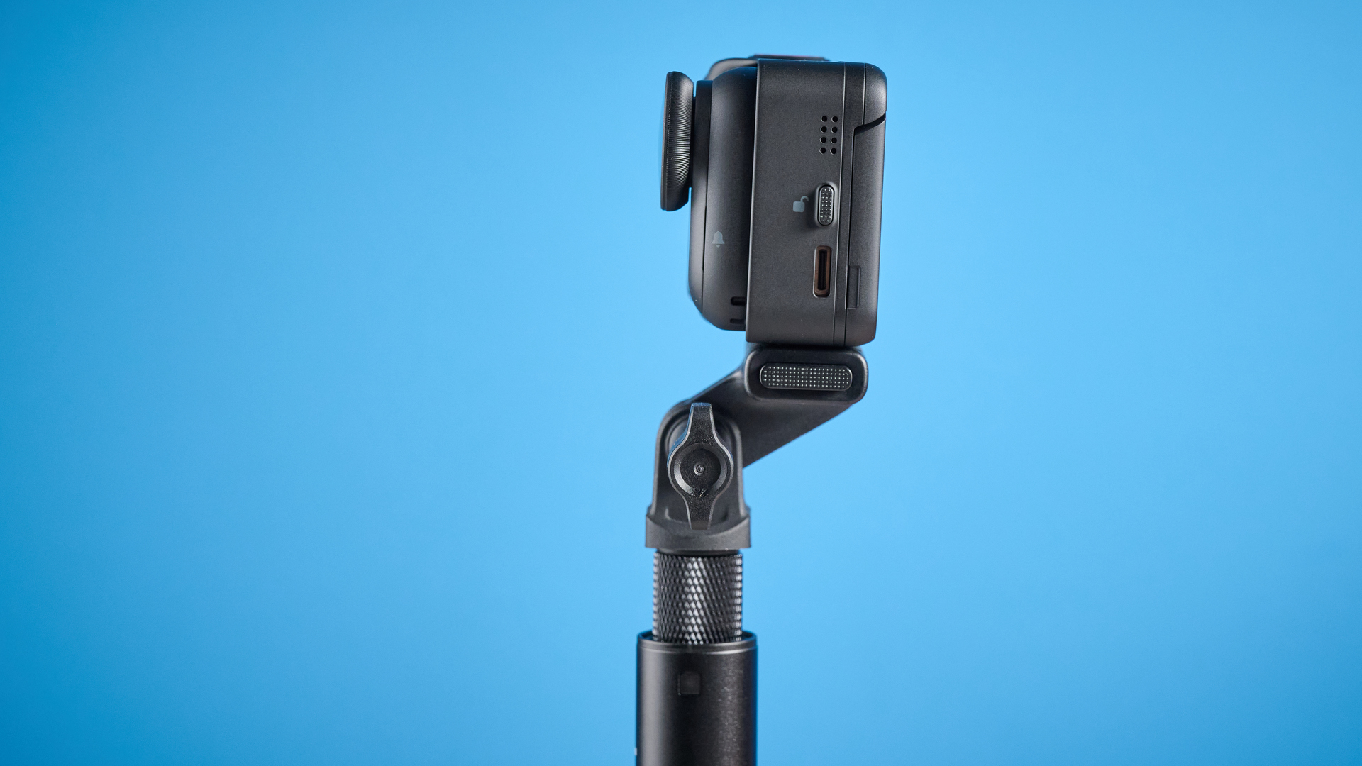 Insta360 Go Ultra mounted
