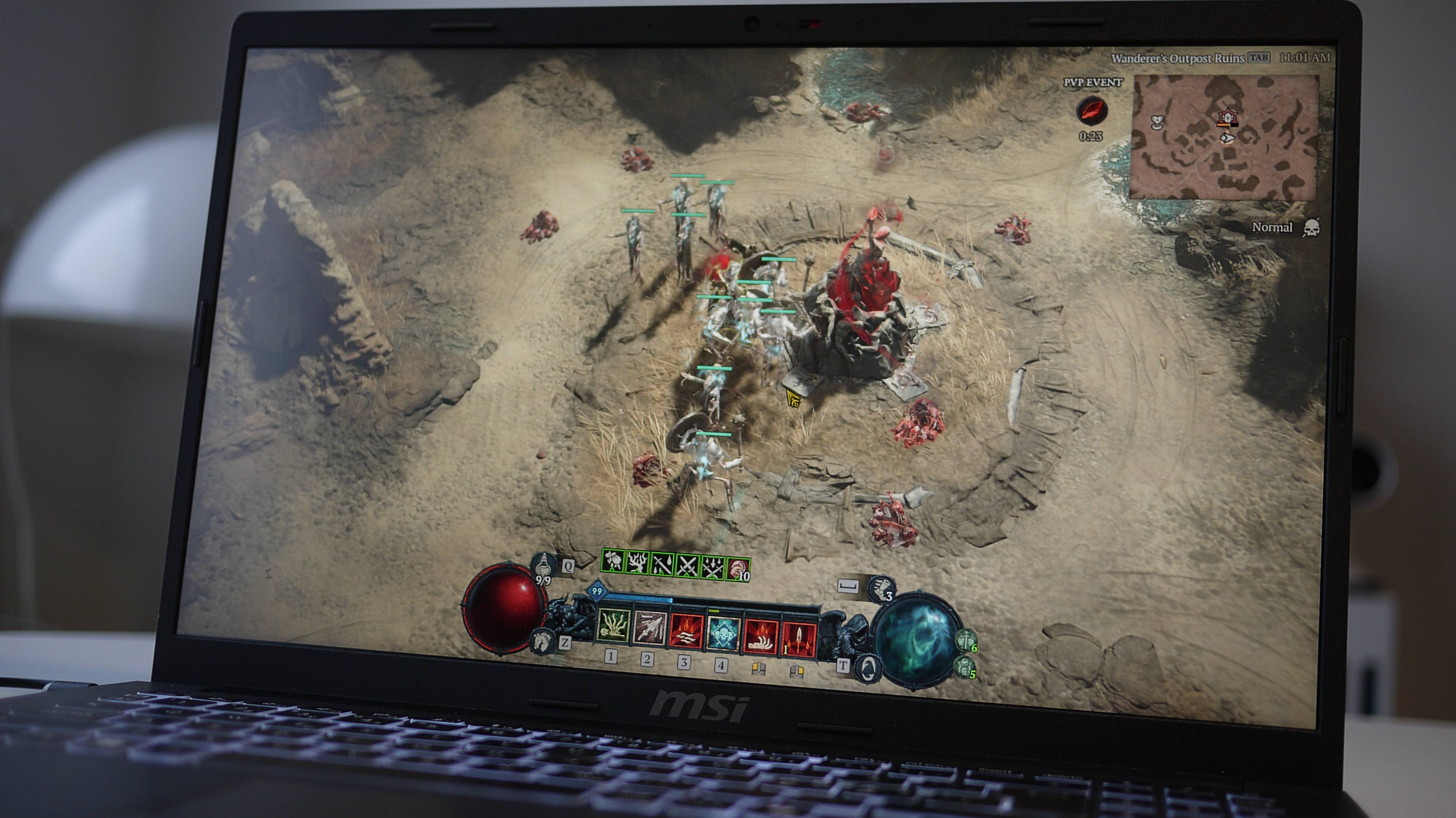 MSI Modern 15 f13mg med Diablo IV k&amp;oslash;rende p&amp;aring; sk&amp;aelig;rmen.