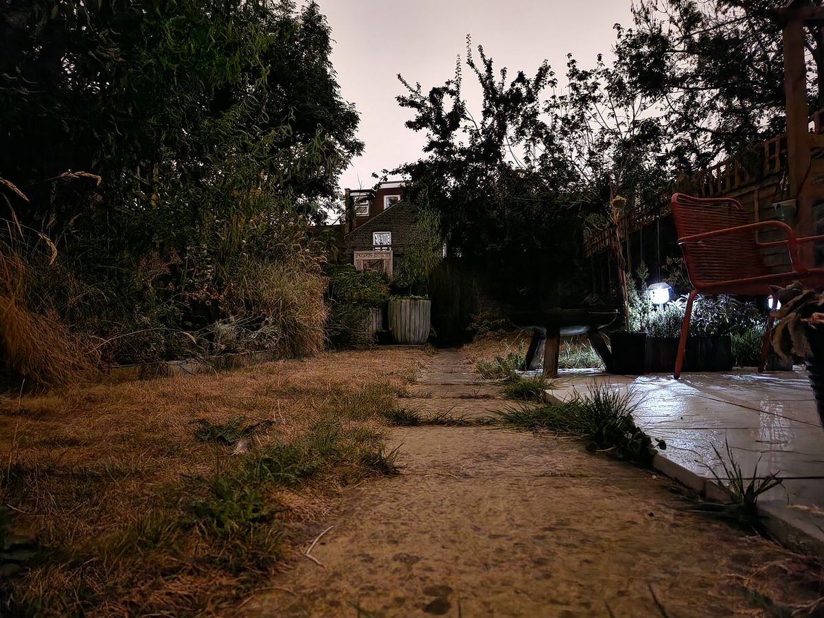 Samsung Galaxy Z Flip 4 camera sample night mode main