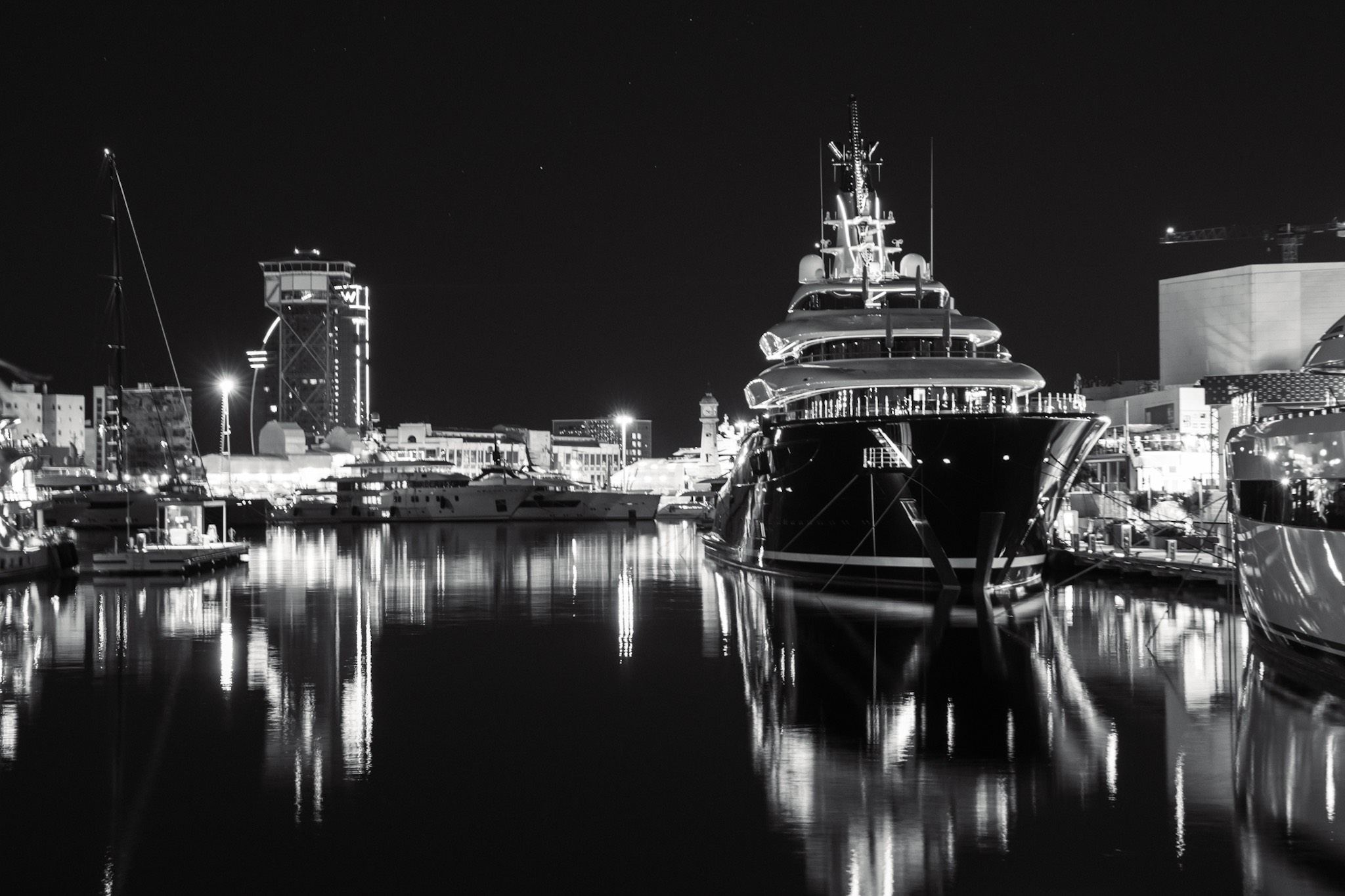 GuruShots - Powerful Black &amp;amp; White Jan 26