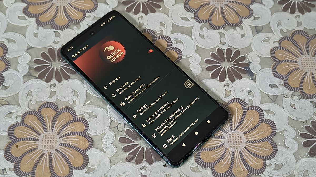 This app made me hate today's giant Android smartphones a
little less