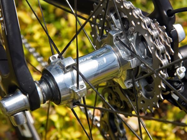 Shimano's latest Dura-Ace hubs use a so-called 'indexed' adjustment mechanism for more precise tuning of the cup-and-cone bearings.