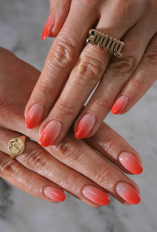 A peach ombre manicure on Paloma Faith by Imarni.