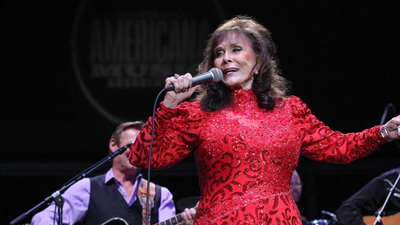 Loretta Lynn: "I just think he's the only one who's going to turn this country around."