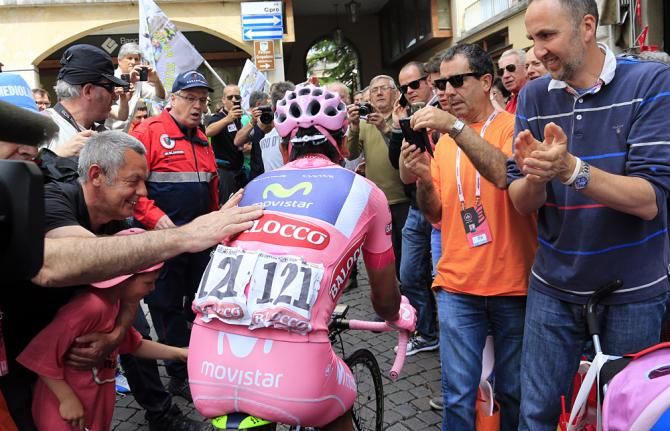 Nairo Quintana (Movistar) works his way through the crowd to get to the starting area