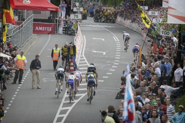 Gilbert looks back but there's no response from the riders behind