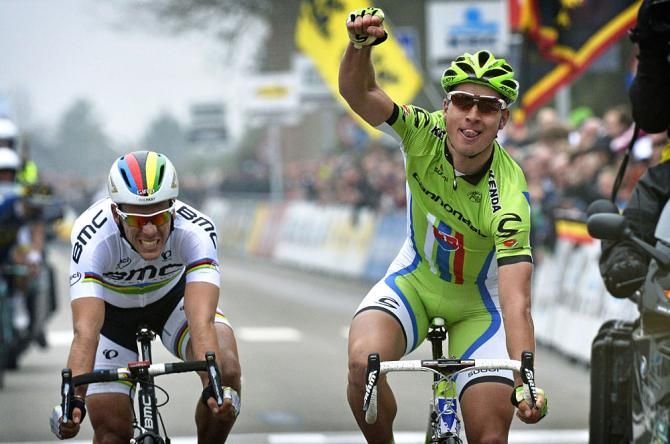 Peter Sagan (Cannondale) out sprints Philippe Gilbert (BMC)
