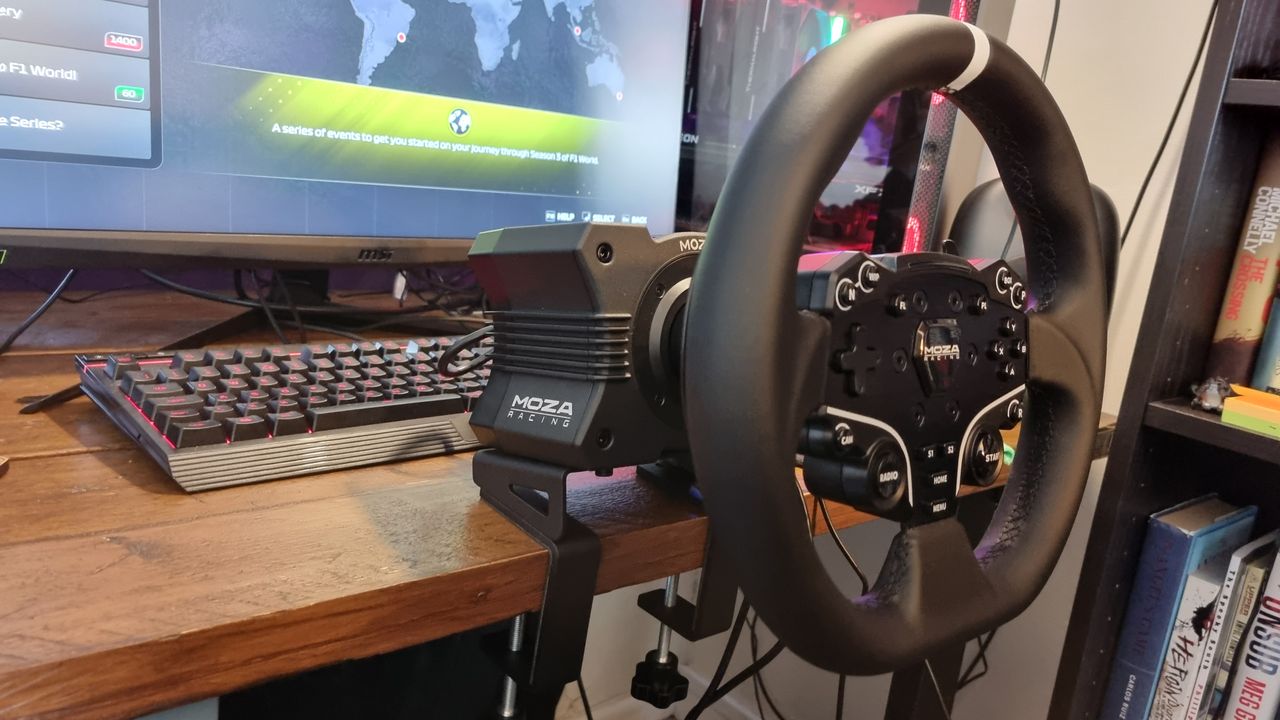 The MOZA R5 wheelbase and MOZA ES wheel mounted to a desk
