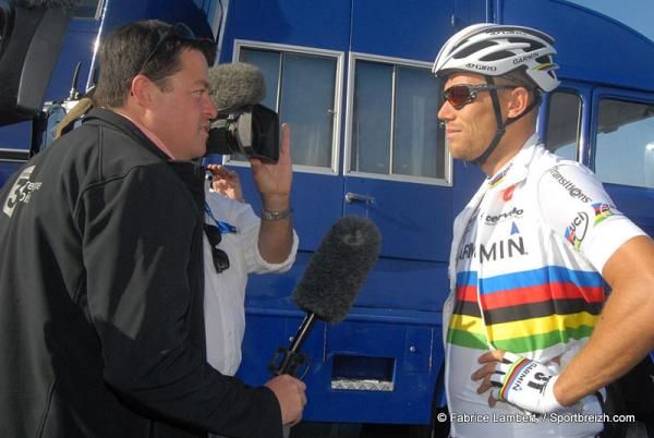 Thor Hushovd (Garmin Cervelo) talks to the media