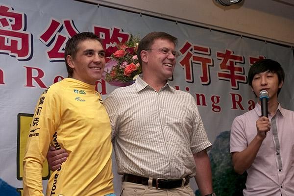 Chief Commissaire Alexander Donike from Germany with tour leader Valentin Iglinskiy (Astana) from Kazakhstan.
