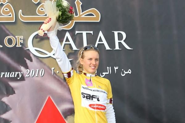 Rasa Leleivyte (Safi-Pasta Zara) in the race leader's gold jersey.