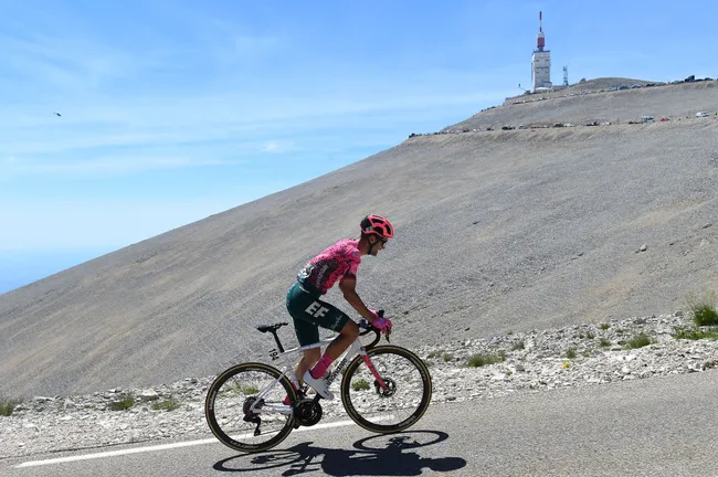 Guerreiro affronta le difficili rampe del Ventoux (foto Dario Belingheri/Getty Images)