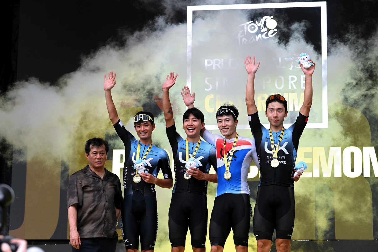 The best placed Asian team - South Korea's LX Cycling Team