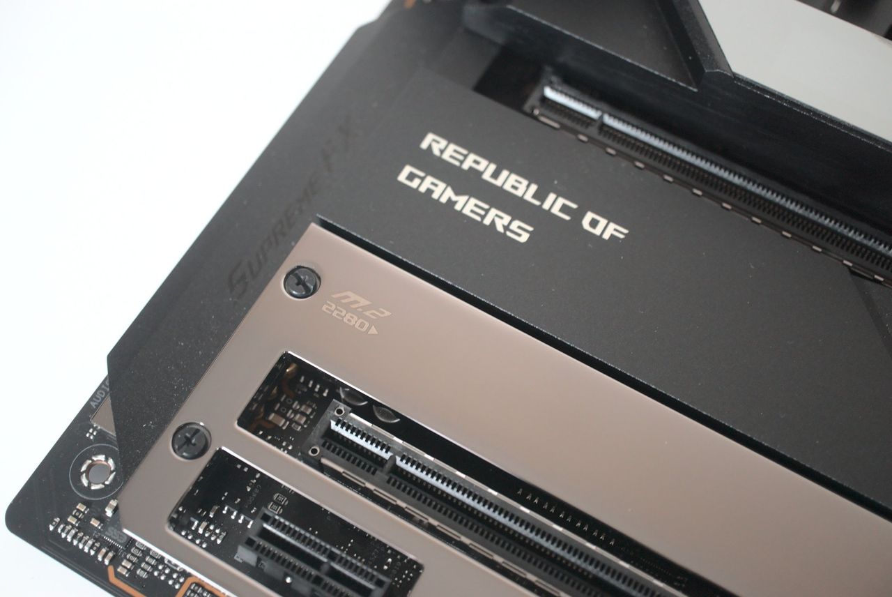 ASUS ROG X570 Crosshair VIII Extreme