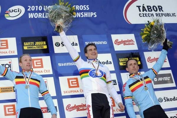 The trio of cyclo-cross stars salute the crowd.