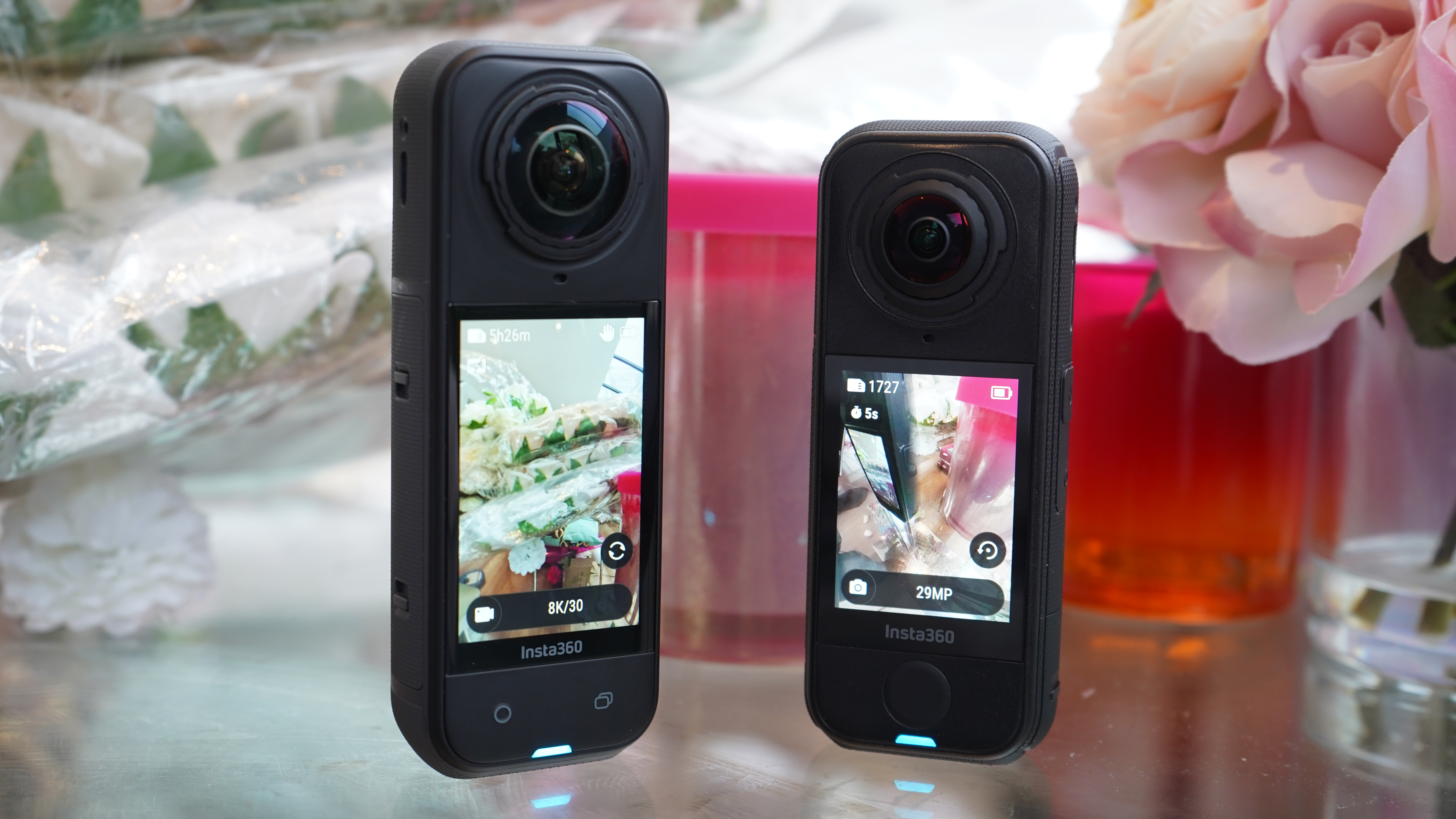 Insta360 X4 Air next to Insta360 X5