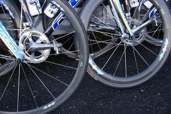 Some riders stuck with the deeper Zipp 404's, though.