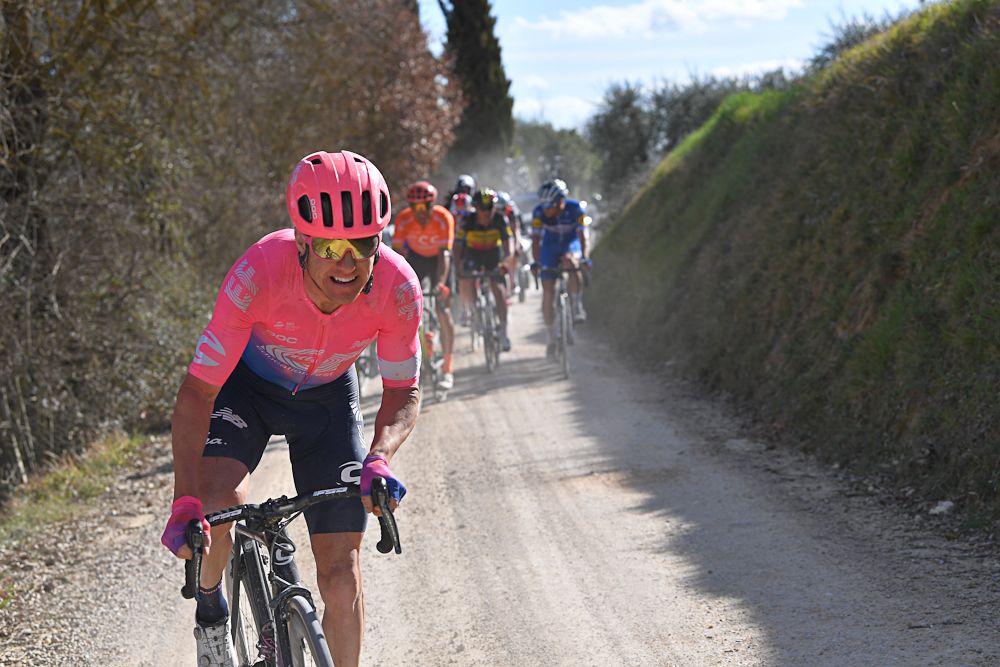 Simon Clarke tries to bridge to the leaders near the end of Strade Bianche