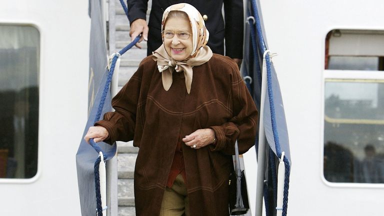 Queen Elizabeth leaves the Hebridean Princess at Stornoway