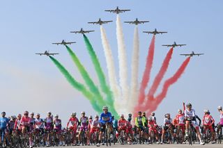 The Frecce Tricolori fly over the peloton