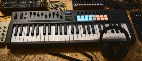 Novation Launchkey 61 &amp; 49 semi-weighted keybed