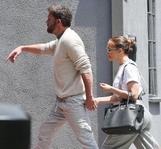 Jennifer Lopez and Ben Affleck walking holding hands