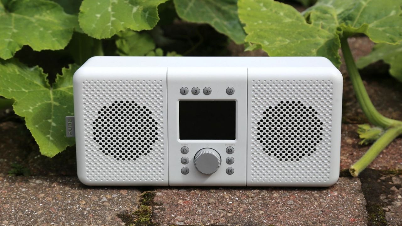 the pure elan connect+ dab radio outdoors