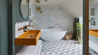 Bathrom with geometric floor
