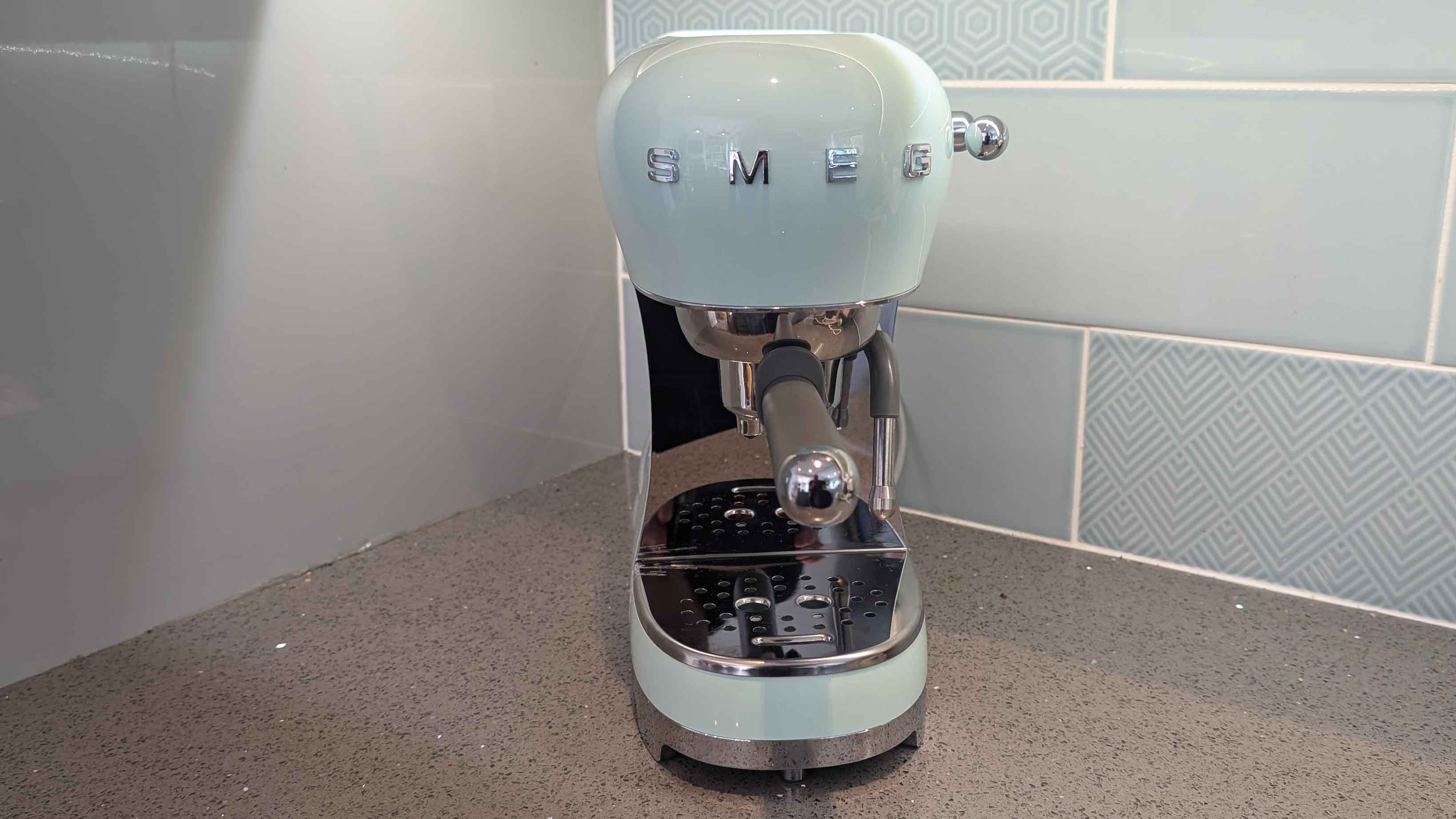 Smeg ECF02 Espresso Machine review