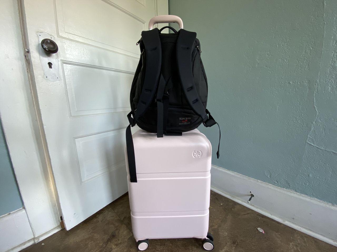 Synik 22 on top of Speck Carry On Luggage