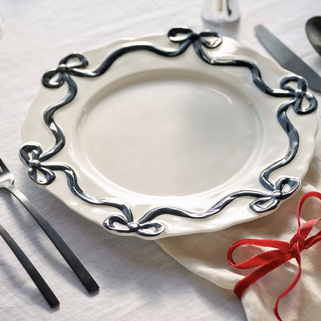 The 1970s Dinner Party Is The Servingware Trend For 2025 the-1970s-dinner-party-is-the-servingware-trend-for-2025