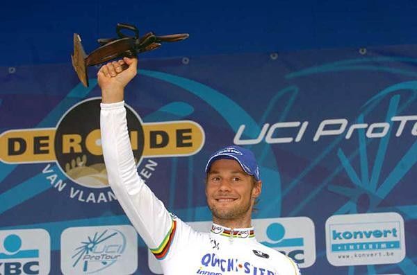 Tom Boonen (Quick.Step) waves his trophy