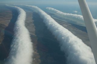 Australia's Morning Glory cloud is a roll cloud.