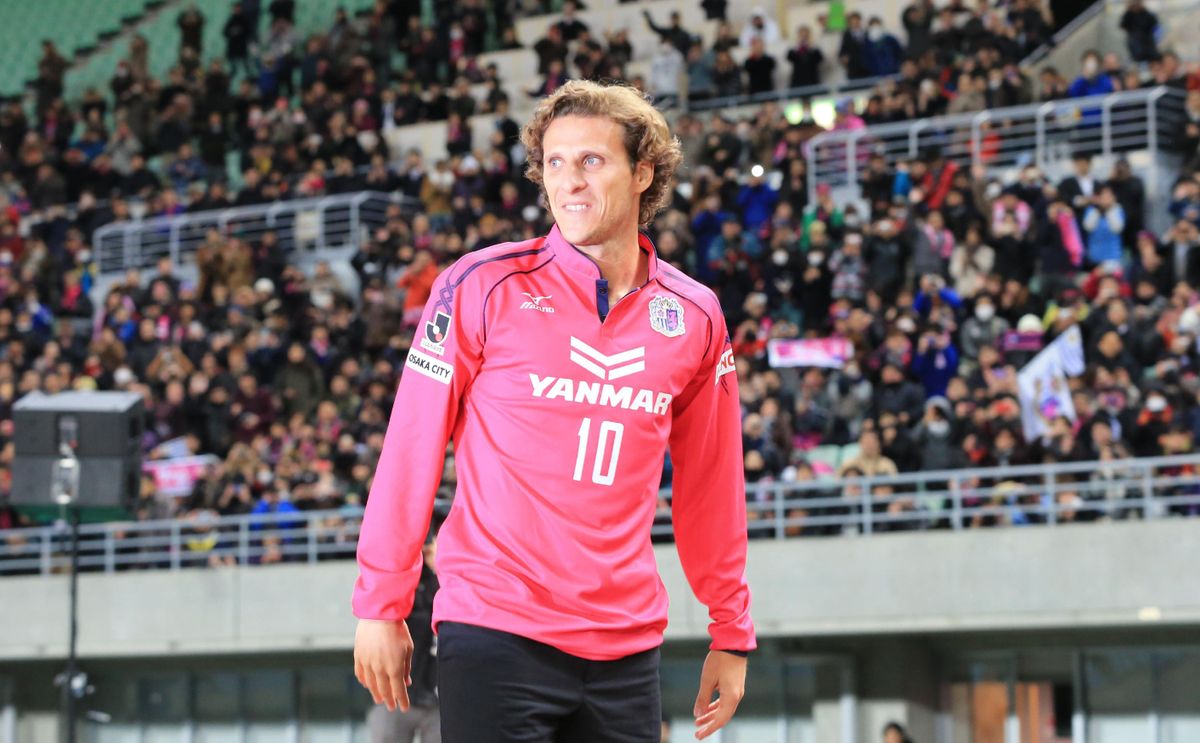 Diego Forlan is presented to fans after signing for Cerezo Osaka, 2014
