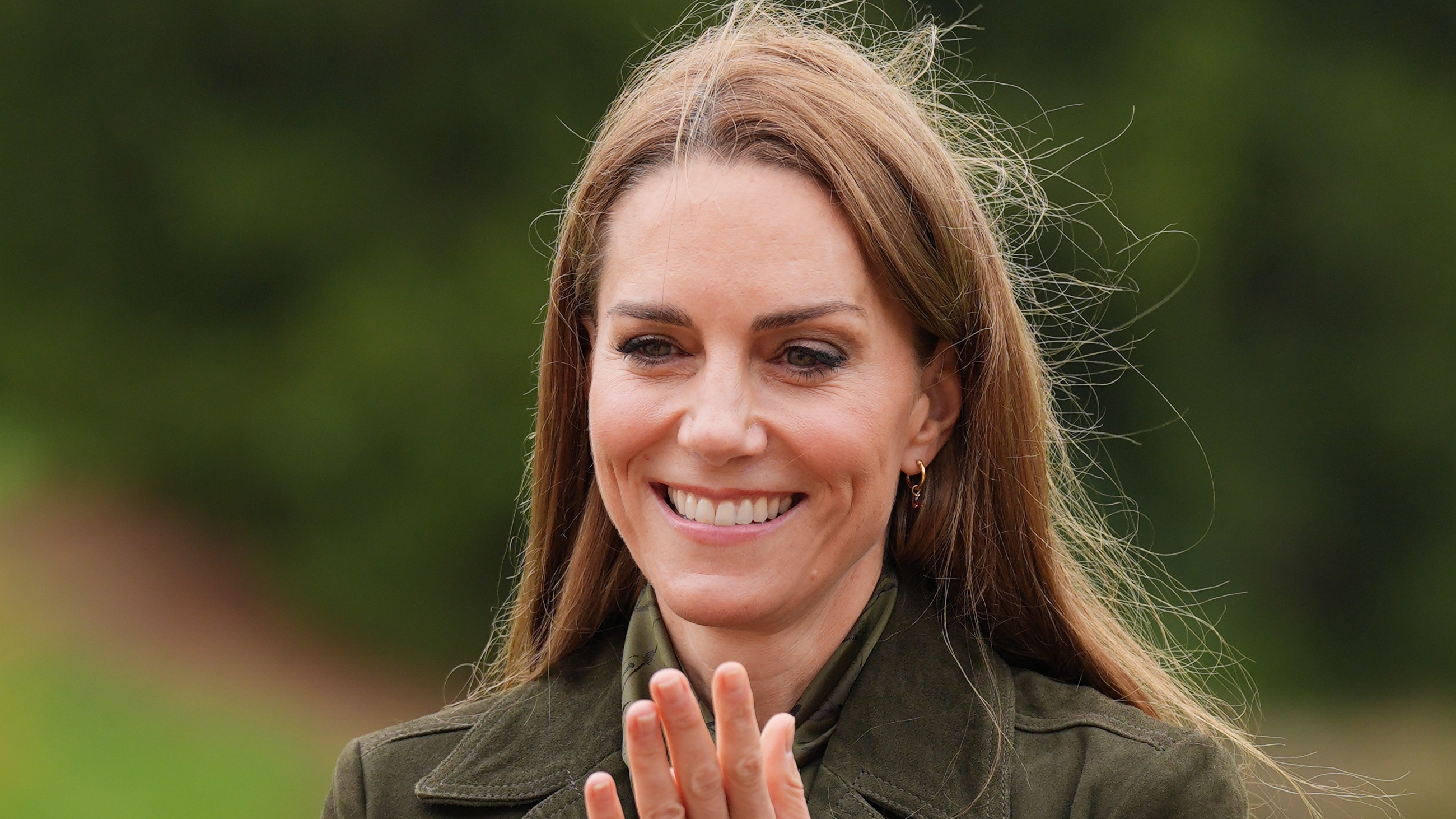 Catherine, Princess of Wales smiles and claps as she meets members of the Scouts&#039; Squirrels programme