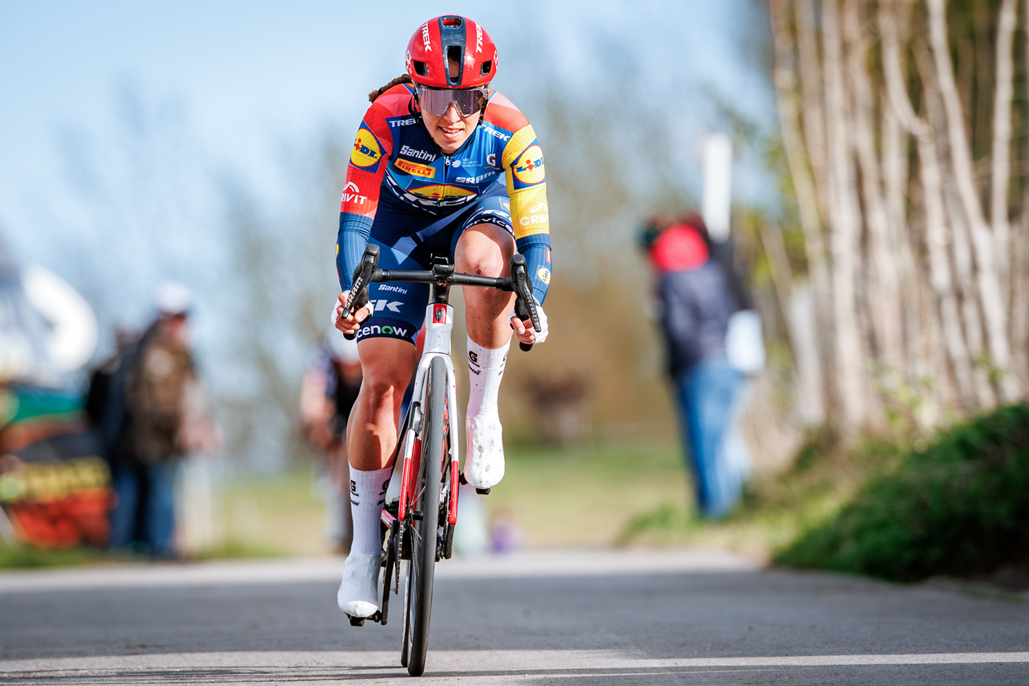Shirin van Anrooij rides solo at the 2026 Tour of Flanders