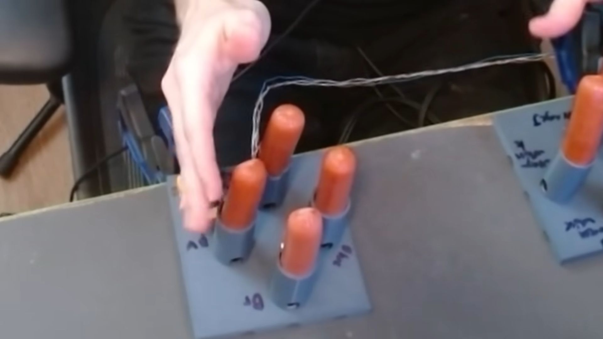 A 3d-printed hot dog controller