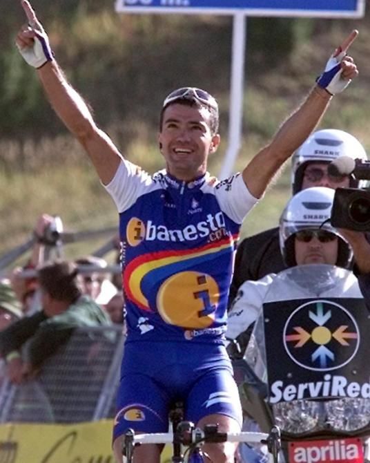 Santiago Blanco (iBanesto.com) solos to victory in stage 10 at the 2001 Vuelta a Espana