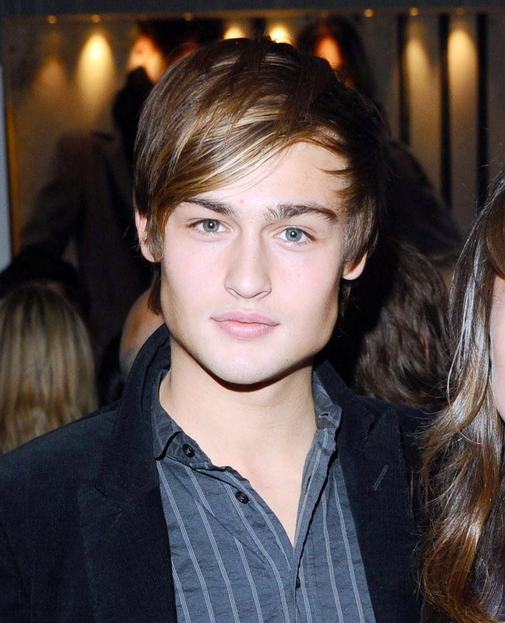 Douglas Booth: &#039;I was nervous kissing Mat Horne&#039;