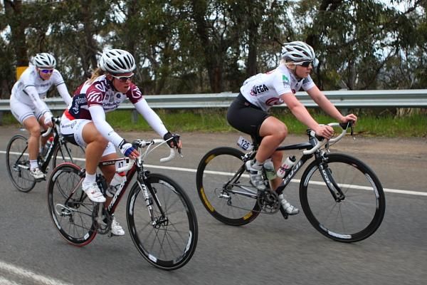 Rebecca Werner (SASI/QAS/NTID) rides next to Miranda Laidlaw (Tour Challengers). Laidlaw took the young rider competition lead after Stage 1