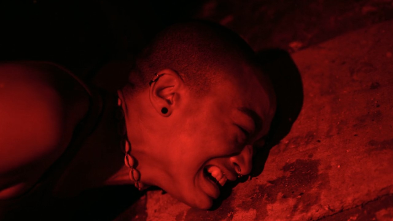 Tati Gabrielle as Nora on The Last Of Us.