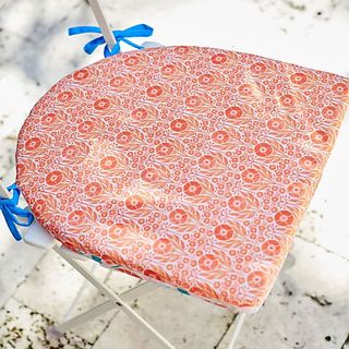 Outdoor cushion in red and blue