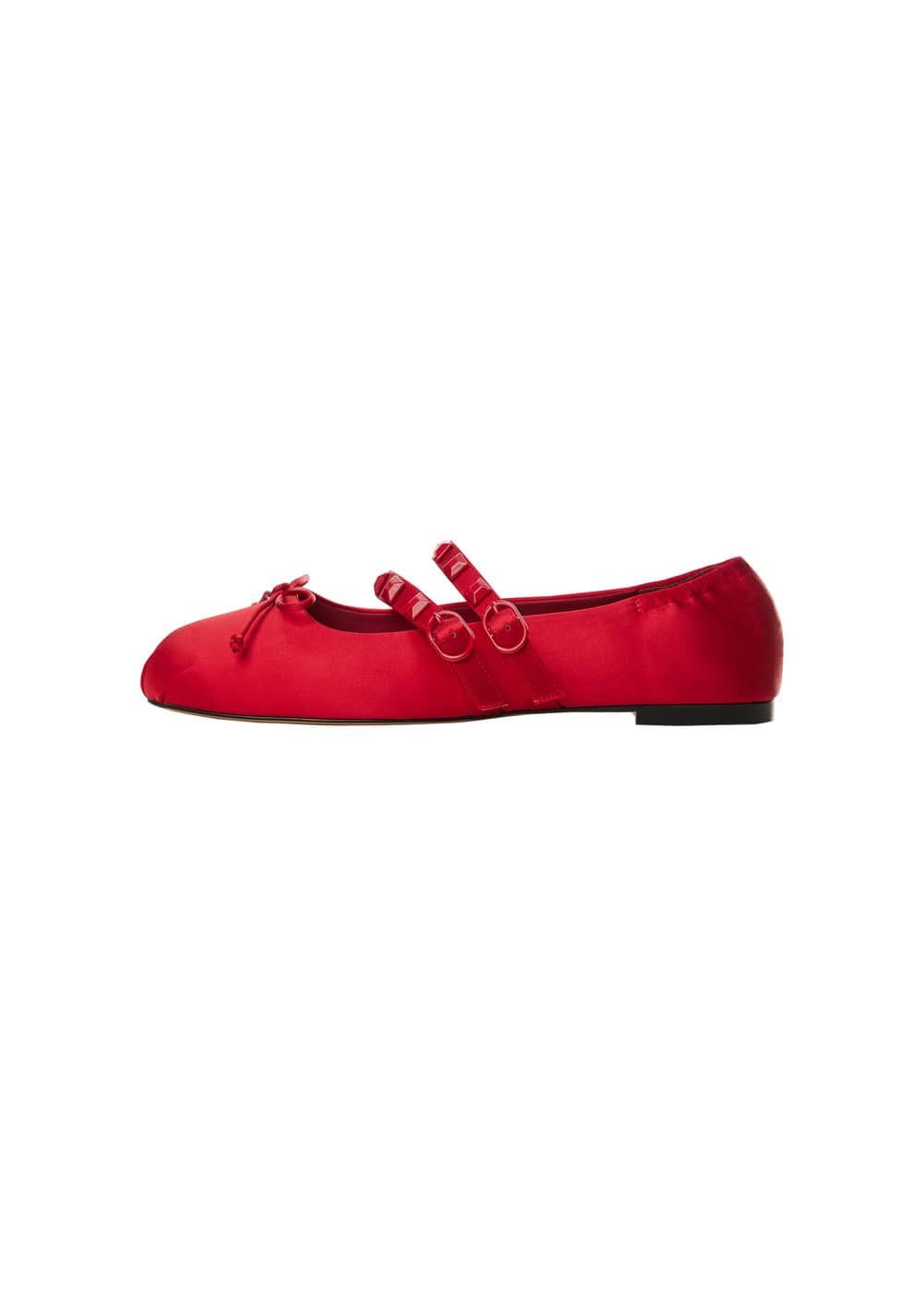The Red Flat Shoe Trend Will Elevate Your Spring Jeans Outfits The Red Flat Shoe Trend Will Elevate Your Spring Jeans Outfits