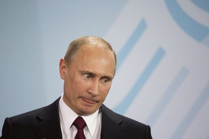 Vladimir Putin shows off decidedly mediocre hockey skills