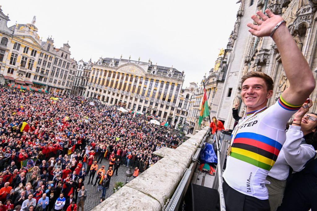 Belgian Remco Evenepoel new cycling world champion waves at the crowd from a balcony overlooking the Grande Place during celebrations after his return from the UCI Road World Championships Cycling 2022 in Brussels on September 27 2022 The 22yearold from Schepdael Dilbeek became world champion after a great season with a win also at the Vuelta the first Belgian in 44 years to win a big tour Belgium OUT Photo by NICOLAS MAETERLINCK and Laurie DIEFFEMBACQ POOL AFP Belgium OUT Photo by NICOLAS MAETERLINCKLAURIE DIEFFEMBACQPOOLAFP via Getty Images