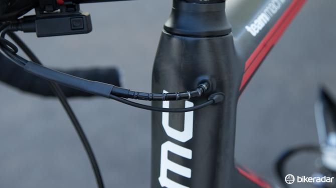 Segmented brake housing is used for better brake feel, while the nearby Di2 wire is shrink wrapped for a clean look