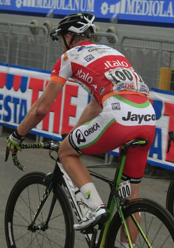 Matthew Goss finishes the stage despite his crash