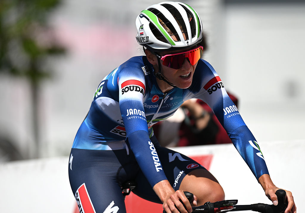 2025 Tour de Romandie Féminin stage 1: Urska Zigart (AG Insurance-Soudal) races to second
